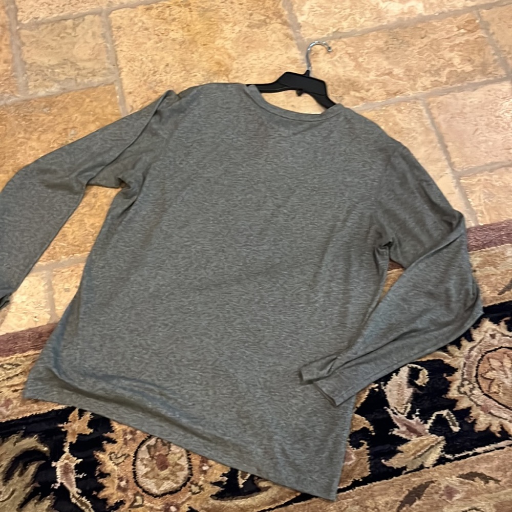 Like New Columbia Long Sleeve T-shirt Large- Great Christmas Gift! - Picture 4 of 5